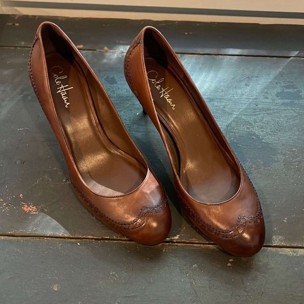 One pair of 10b Cole Haan velocity technology shoes warm brown wing tip.